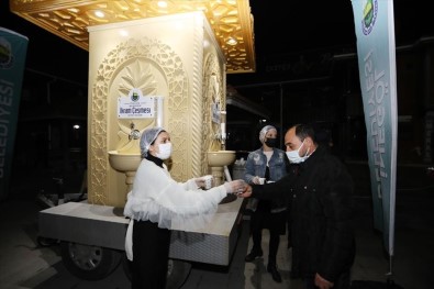 Miraç Gecesine Özel İkram Çeşmesinden Süt Aktı