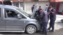 (ÖZEL) Aracının Motorunda Yavrulayan Kedi İçin Seferber Oldu Haberi