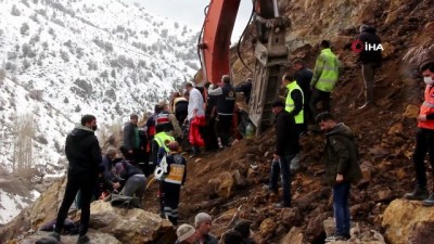 Sivas'ta Göçük Altında Kalan İş Makinesi Operatörü Kurtarıldı