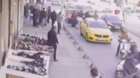 'Taksi İlerlemiyor' Deyip Hem Şoförü Hem Yanındaki Kadını Dövdü Haberi