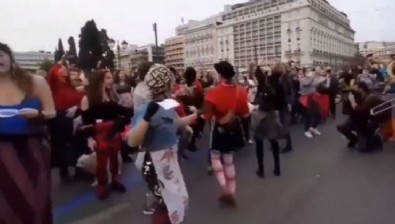 Yunanistan'da Miçotakis'e çağrı: Sınırları aç, Türklerle evleneceğiz