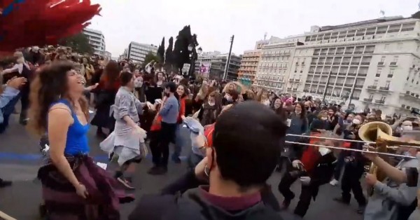 Yunanistan'da Miçotakis'e çağrı: Sınırları aç, Türklerle evleneceğiz