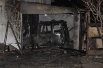 Evin Yanındaki Garaj Da İçindeki Araç Da Yandı