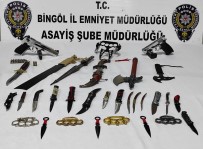 Hepsi Bir Evden Çıktı, Çeşit Çeşit Suç Aletleri Ele Geçirildi