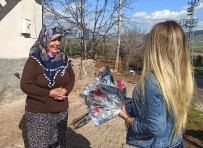Kadına Yönelik Şiddete Dikkat Çekmek İçin Köy Köy Dolaşıyorlar