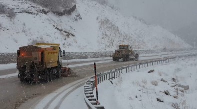 Kar Ve Tipiden Kapanan Mercan- Çat Yolu Ulaşıma Açıldı