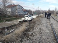 Konya'da Lokomotif İle Kamyonet Çarpıştı Açıklaması 1 Yaralı