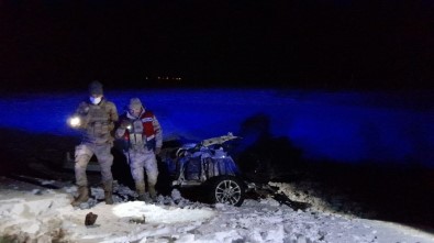 Otobüsle Çarpışan Otomobil İkiye Bölündü Açıklaması1 Ölü, 4 Yaralı