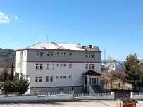 Sincik'te Kaymakamlığın Ve Okulun Çatısı Uçtu