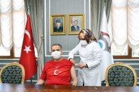 Vali Çuhadar İkinci Doz Aşısını Oldu