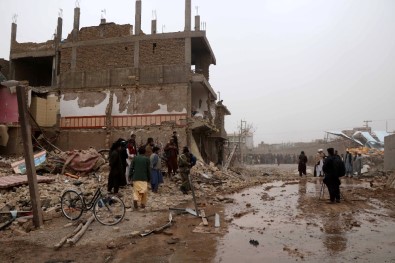 Afganistan'da Polis Karakoluna Bombalı Saldırının Bilançosu Netleşti Açıklaması 7 Ölü, 51 Yaralı
