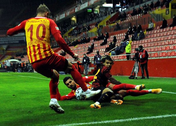 Galatasaray Kayserispor'u ezdi geçti!