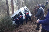 Konfeksiyon İşçilerini Taşıyan Minibüs Kaza Yaptı Açıklaması 10 Yaralı Haberi