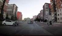 Sokaktan Çıkan Otomobilin Caddedeki Otomobile Çarpma Anı Kamerada Haberi