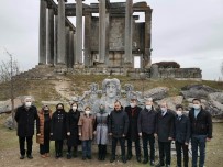 Bakan Kasapoğlu Aizanoi Antik Kenti'ni Ziyaret Etti Haberi