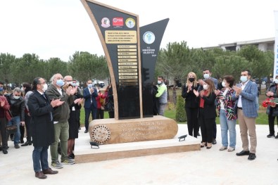 Denizli'de 'Sağlık Çalışanlarına Saygı Anıtı' 14 Mart Tıp Bayramı'nda Törenle Açıldı