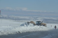 Karayolları Kars-Çıldır Yolunda Kar Temizlemesi Yapıyor Haberi