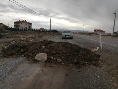 Kayseri'de 900 Nüfuslu Mahallenin Giriş Ve Çıkışları Korona Virüs Nedeni İle Kapatıldı