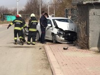 Konya'da İki Otomobil Çarpıştı Açıklaması 1 Yaralı