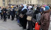 Paris'te 'Ayrılıkçı' Yasa Tasarısı Ve İslamofobi Protestosu