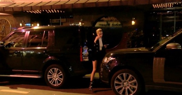 İstanbul'da 80 kişilik kaçak partiye baskın! Rekor ceza aldılar, gazetecilere saldırdılar...