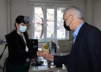 Başkan Bilgin, Sağlık Çalışanlarına Çiçek Dağıttı Haberi