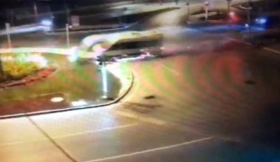 İzmir'de 2 Kişinin Yaralandığı Kazanın Güvenlik Kamera Görüntüleri Ortaya Çıktı