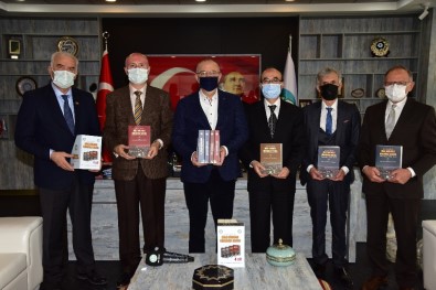 Manisa'nın Geçmişine Işık Tutacak Kitap Serisi Tanıtıldı