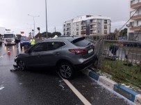 İzmir'de Dolu Yağışı Yolları Kayganlaştırdı, Kazalar Ardı Ardına Geldi Haberi