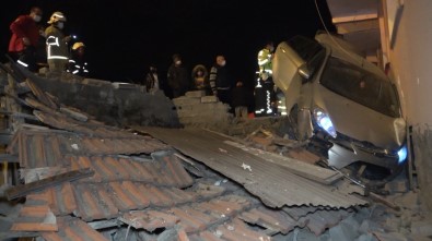 Otomobil Apartmana Daldı Açıklaması Mahalleli 'Deprem Oldu' Sandı