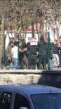 (Özel) Beyoğlu'nda Meydan Kavgasında Genci Kafasından Bıçaklayan Saldırgan Yakalandı Haberi