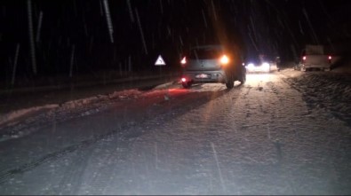 Antalya'da Kar Yağışı; Antalya-Konya Karayolunda Kar Kalınlığı 30 Santime Ulaşt