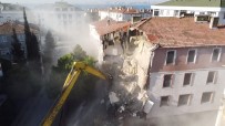 Büyükçekmece'de Deprem Riski Taşıyan 8 Bina Yıkıldı Haberi
