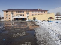 Çaldıran'daki 4 Okulda Korona Virüs Tatili