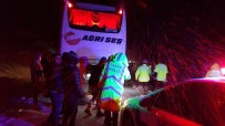 Erzincan'da Yolcu Otobüsüyle Tır Çarpıştı Açıklaması 4 Yaralı