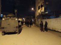 Evlenmelerine İzin Verilmeyen Gençler 4 Katlı Evin Çatısında El Ele Tutuşup Aşağı Atladı