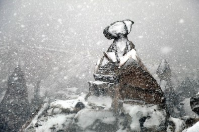 Mart Karı Peribacalarını Beyaza Bürüdü