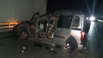 Otomobil Park Halindeki Kamyonete Çarptı Açıklaması 2 Yaralı Haberi