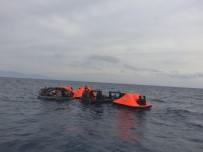 Türk Sahil Güvenliğini Gören Göçmenlerden Alkışlarla Türkiye Sevinci Haberi
