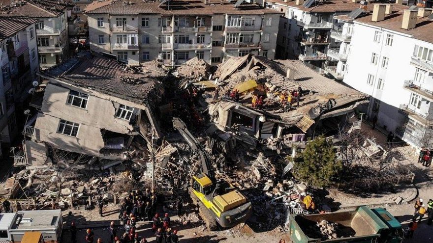 Vali Yerlikaya'dan deprem açıklaması!