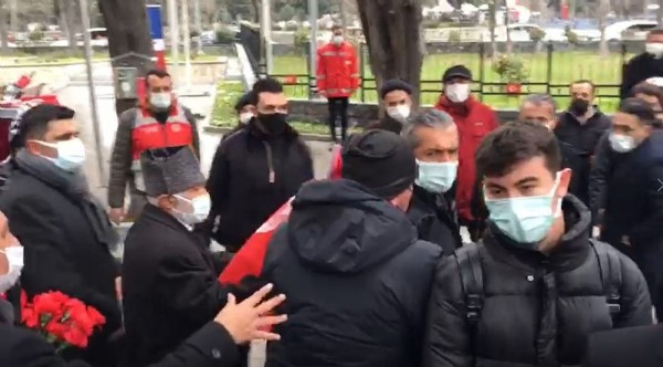 Gazi yakınından İmamoğlu'na sert tepki! 'Burası Buldan ile ağaç diktiğin park değil'