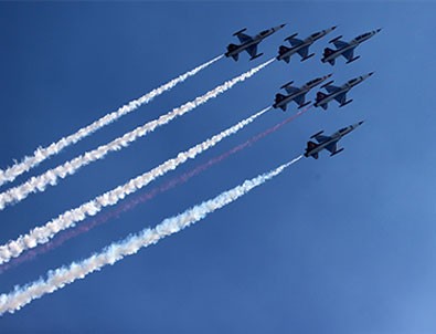 Çanakkale Zaferi'nin yıl dönümünde nefesleri kesen gösteri!