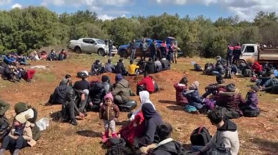 İzmir'de 204 Düzensiz Göçmen Kurtarıldı