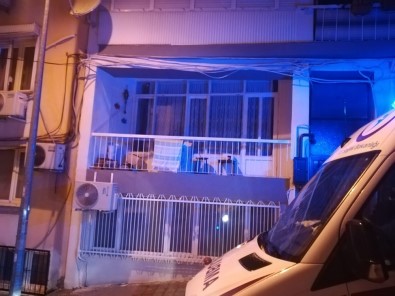 İzmir'de Yakayı Ele Veren Hırsızlar Ev Sahibini Bıçakladı