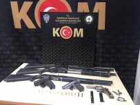 İzmir Polisi, Silah Tacirlerini Yakaladı Haberi