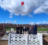 Jandarma, Şehit Öğretmen Kaynar'ın 24 Yıllık Mezarını Yeniledi Haberi