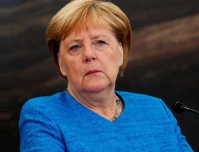 Merkel'in kafası karışık! Açıklamaları birbiriyle çelişti!