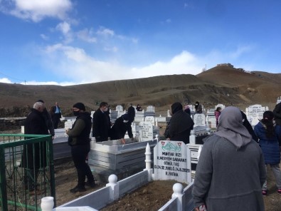 Tuzluca'da 'Ölüler Bayramı' Nedeniyle Mezarlık Ziyaretleri Yapıldı
