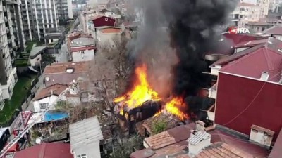 GÜNCELLEME - Beyoğlu'nda Ahşap Binada Çıkan Yangın Söndürüldü