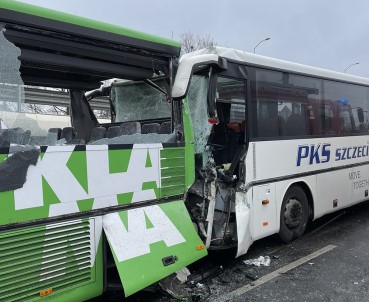 Polonya'da Askerleri Taşıyan Otobüsler Kaza Yaptı Açıklaması 22 Yaralı